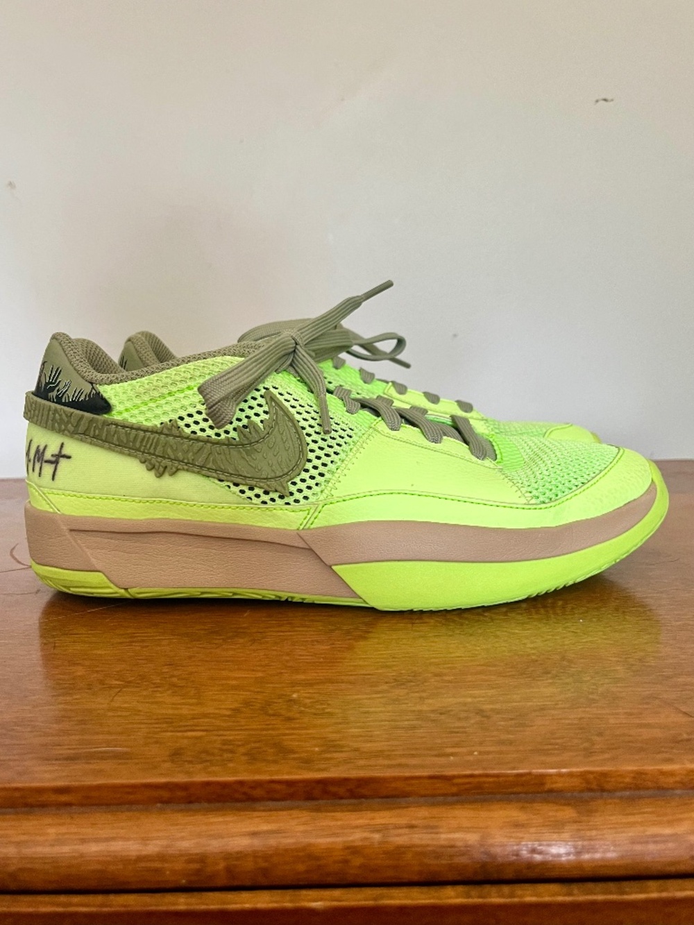 Nike Ja 1 NRG Low Halloween Zombie Sneaker Lime Blast Oil Green Youth Size 7